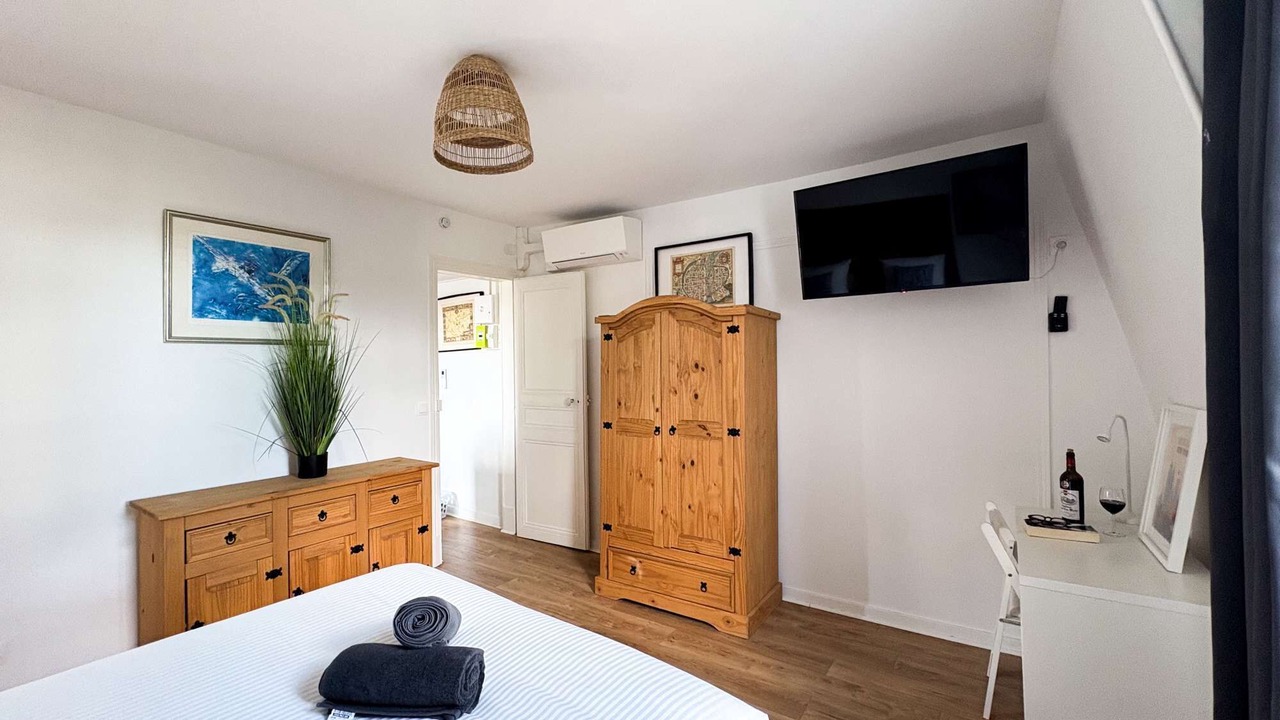 Photo of Bedroom in Sceaux