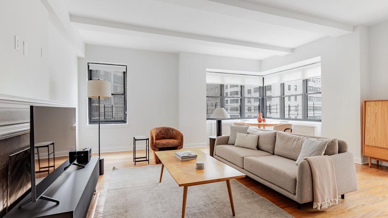 Photo of Livingroom in Sutton Place
