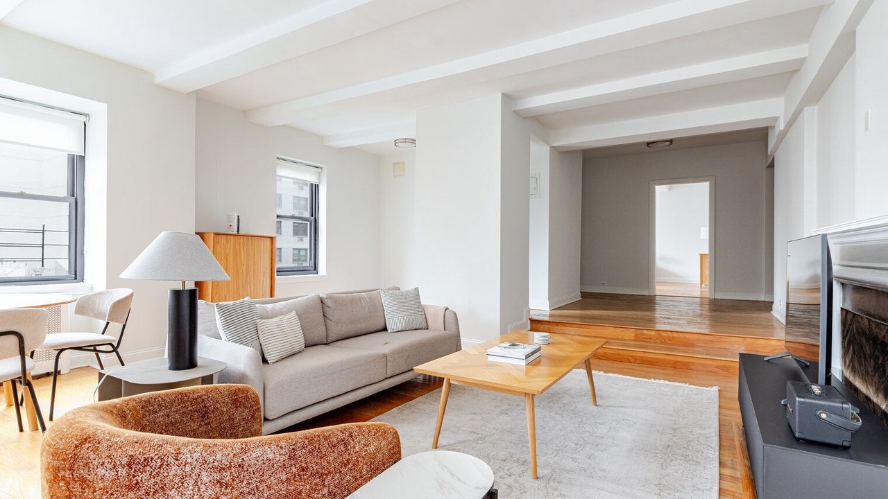 Photo of Livingroom in Sutton Place