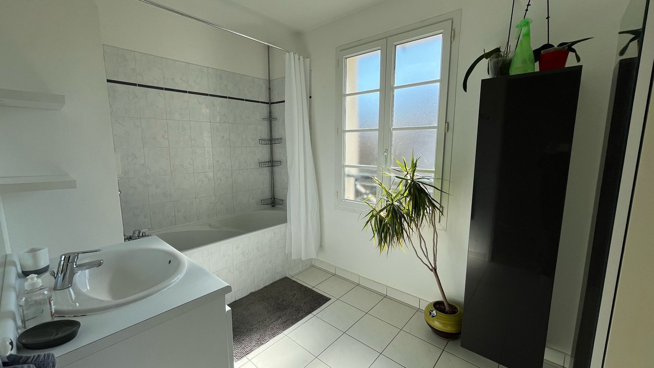 Photo of Bathroom in Magny-le-Hongre