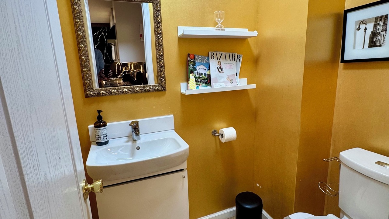 Photo of Bathroom in Mariners Harbor