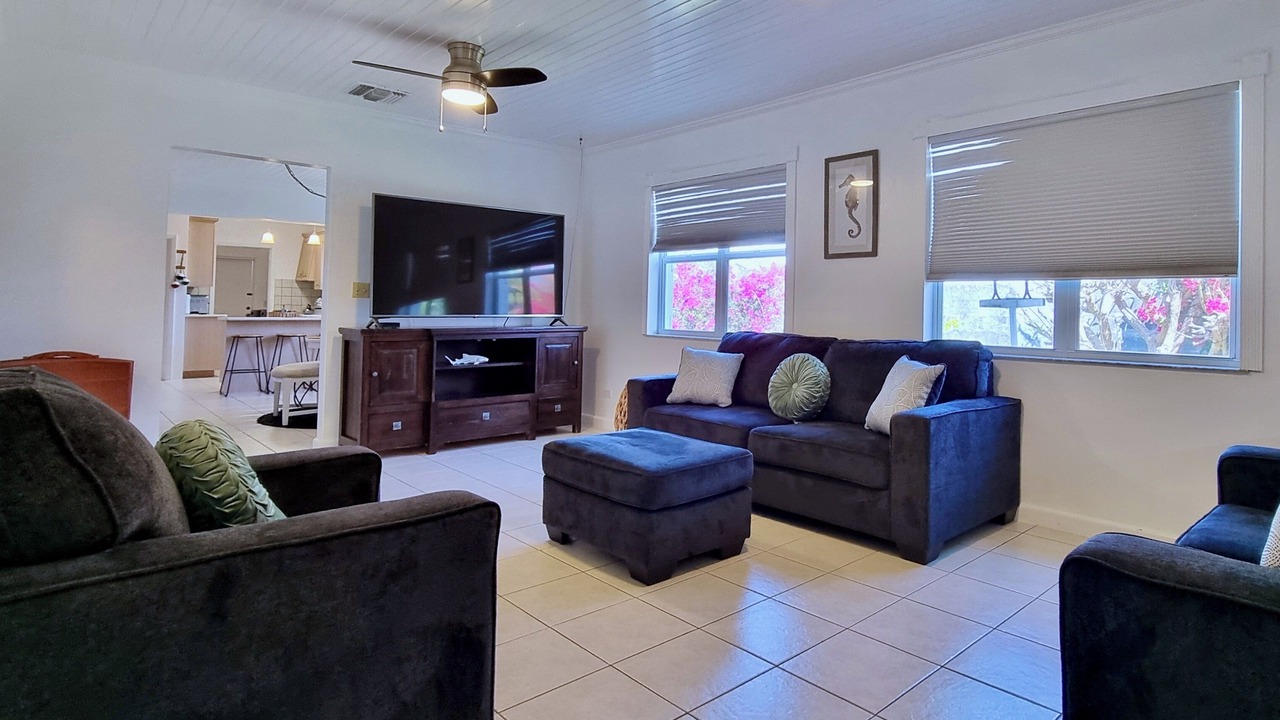 Photo of Livingroom in Spanish Wells