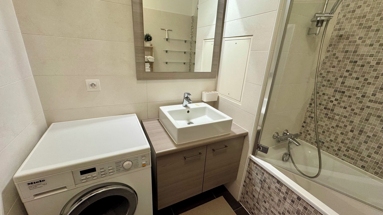 Photo of Bathroom in Le Plessis-Robinson