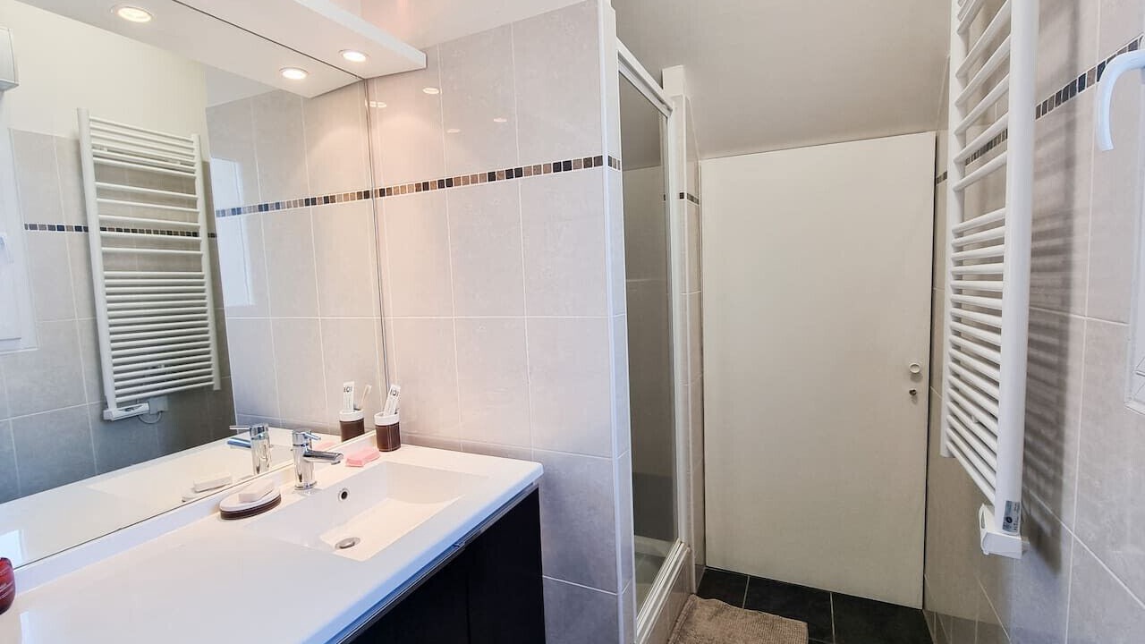 Photo of Bathroom in Le Plessis-Robinson