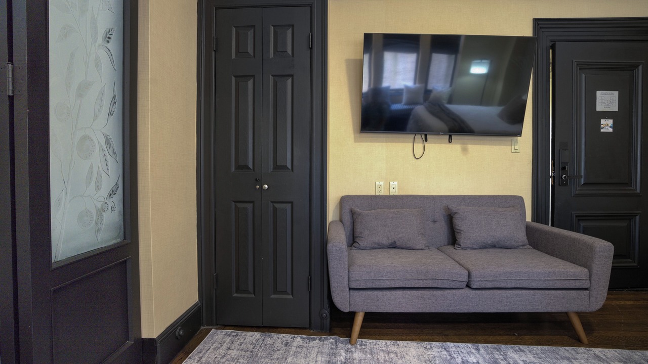 Photo of Livingroom in Midtown East