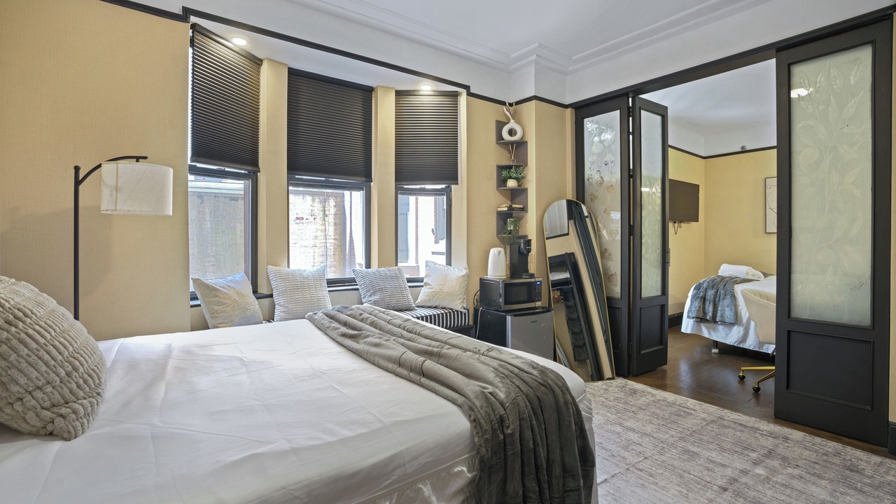 Photo of Bedroom in Midtown East