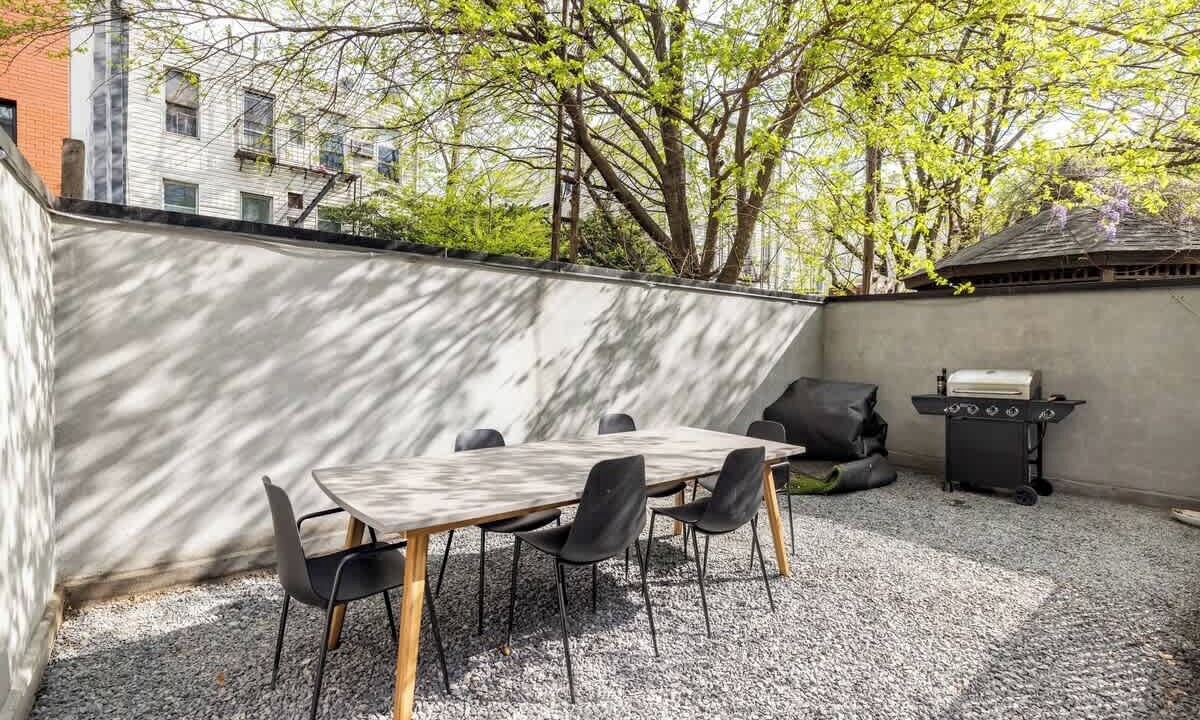 Photo of Outdoor in Greenpoint
