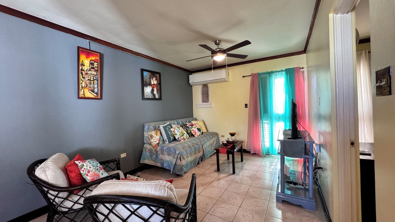 Photo of Livingroom in Orange Bay