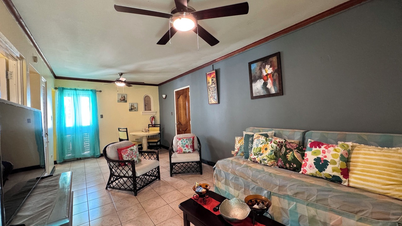 Photo of Livingroom in Orange Bay