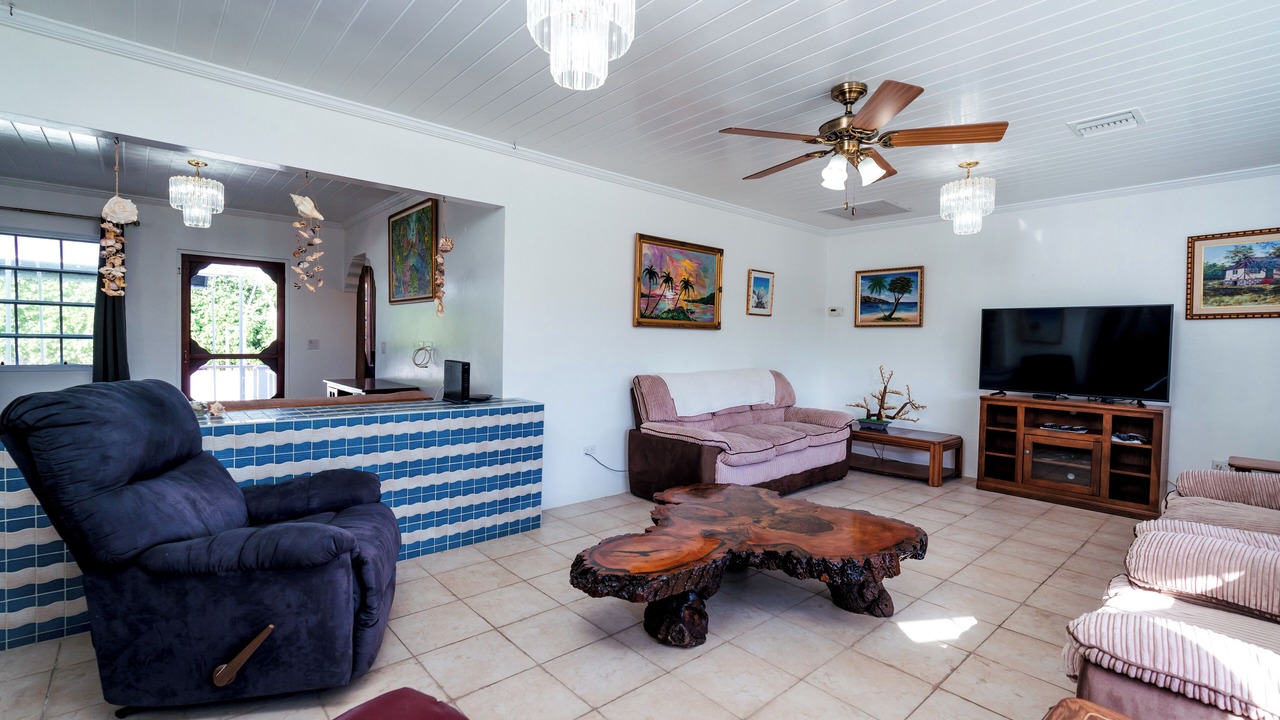 Photo of Livingroom in Spanish Wells
