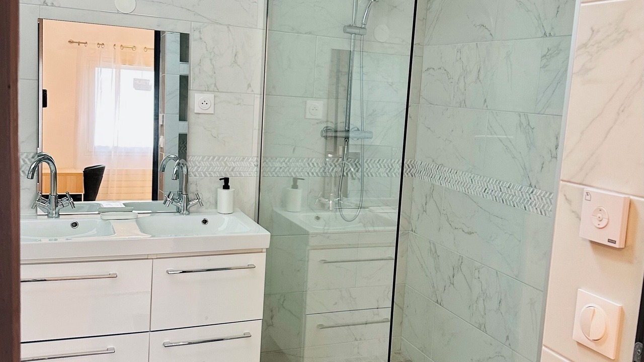 Photo of Bathroom in Antony