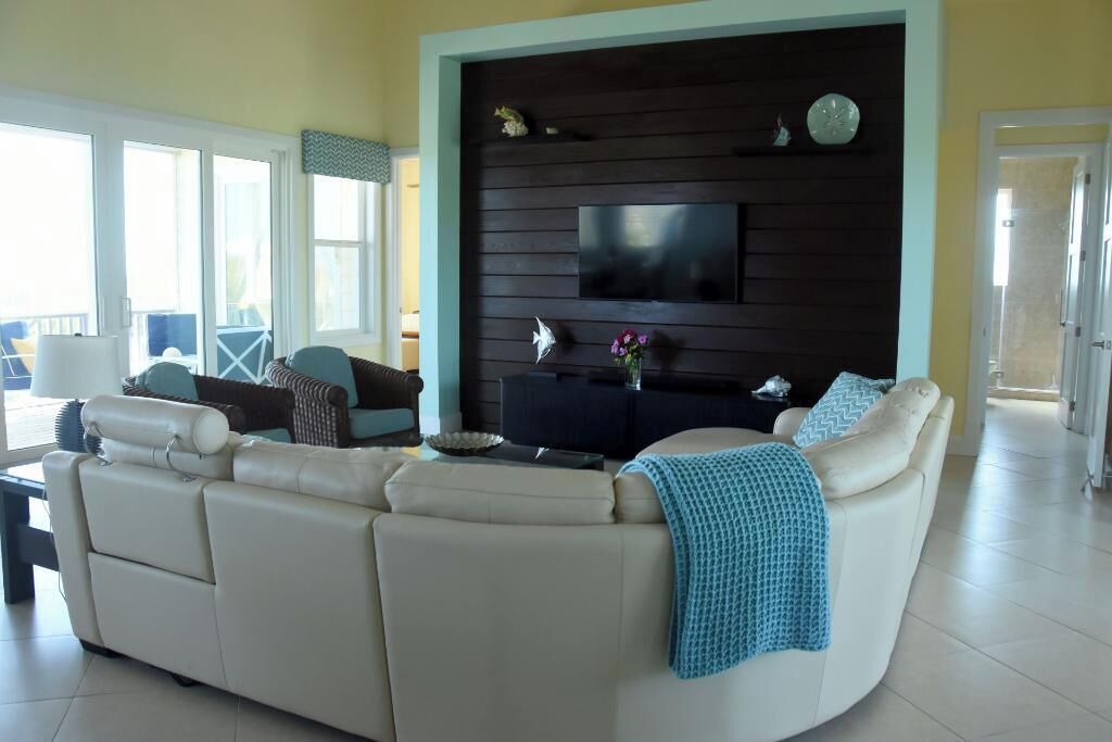 Photo of Livingroom in Green Turtle Cay