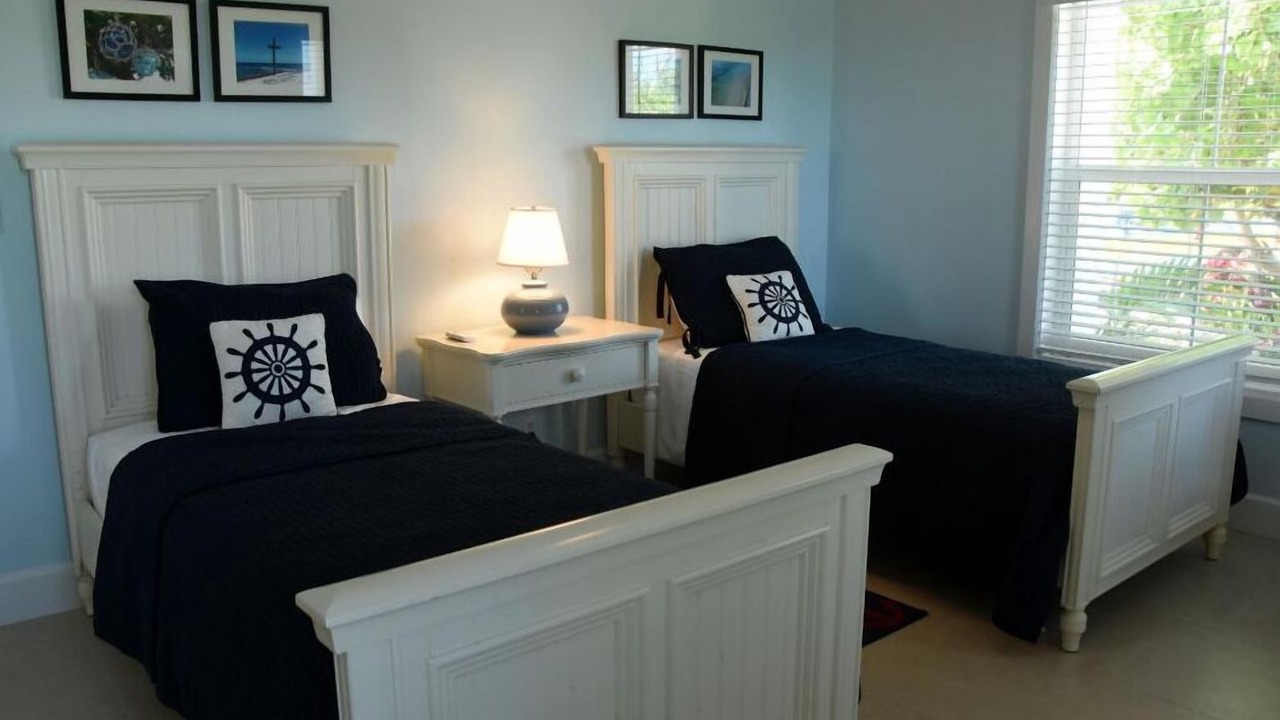 Photo of Bedroom in Green Turtle Cay