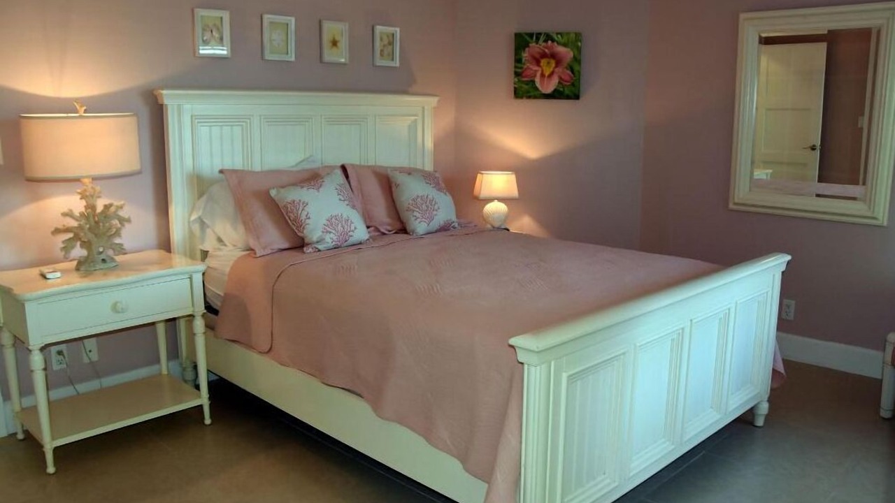 Photo of Bedroom in Green Turtle Cay