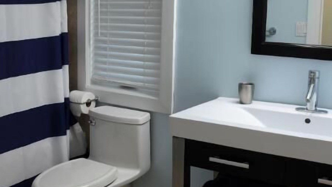 Photo of Bathroom in Green Turtle Cay