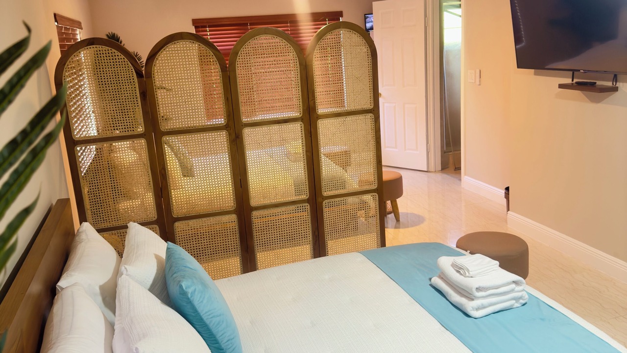 Photo of Bedroom in Bahamia West