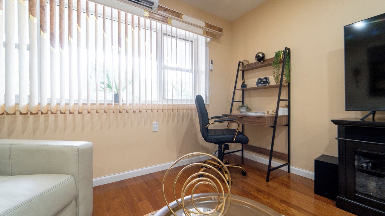 Photo of Livingroom in Canarsie