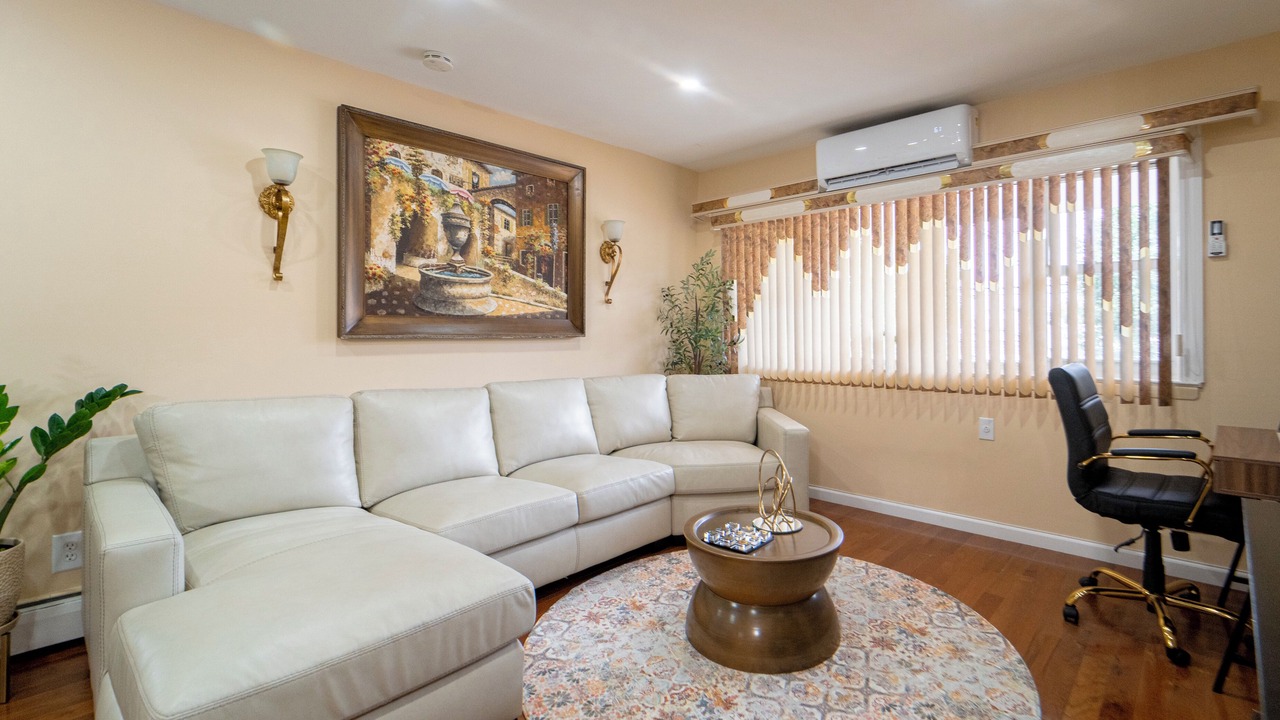 Photo of Livingroom in Canarsie
