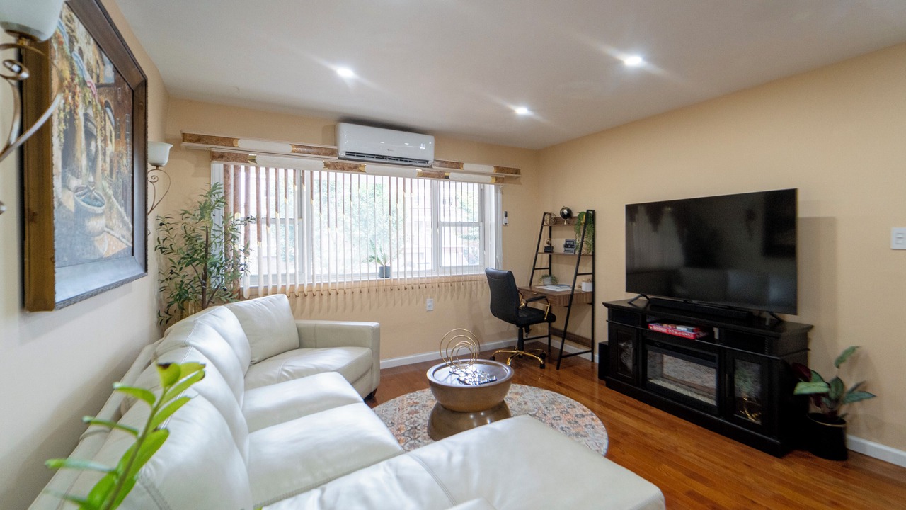 Photo of Livingroom in Canarsie