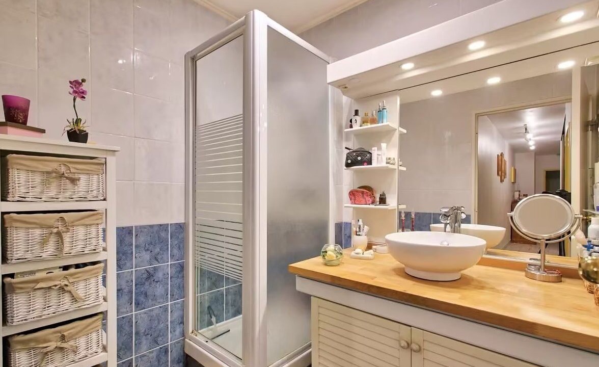 Photo of Bathroom in Front de Lac