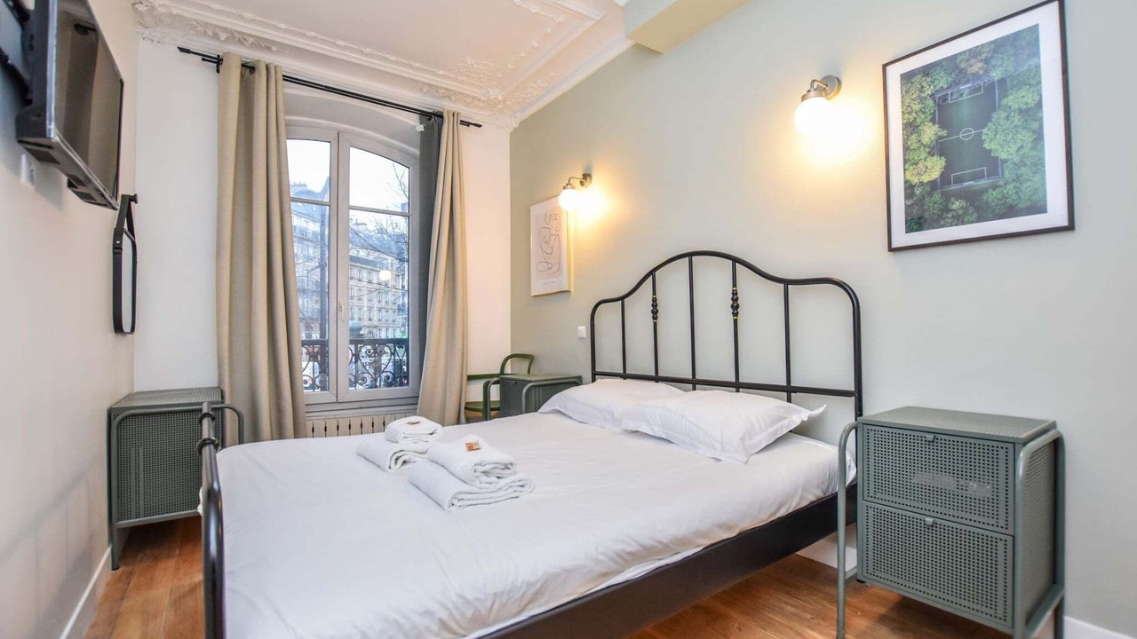 Photo of Bedroom in 10th Arrondissement