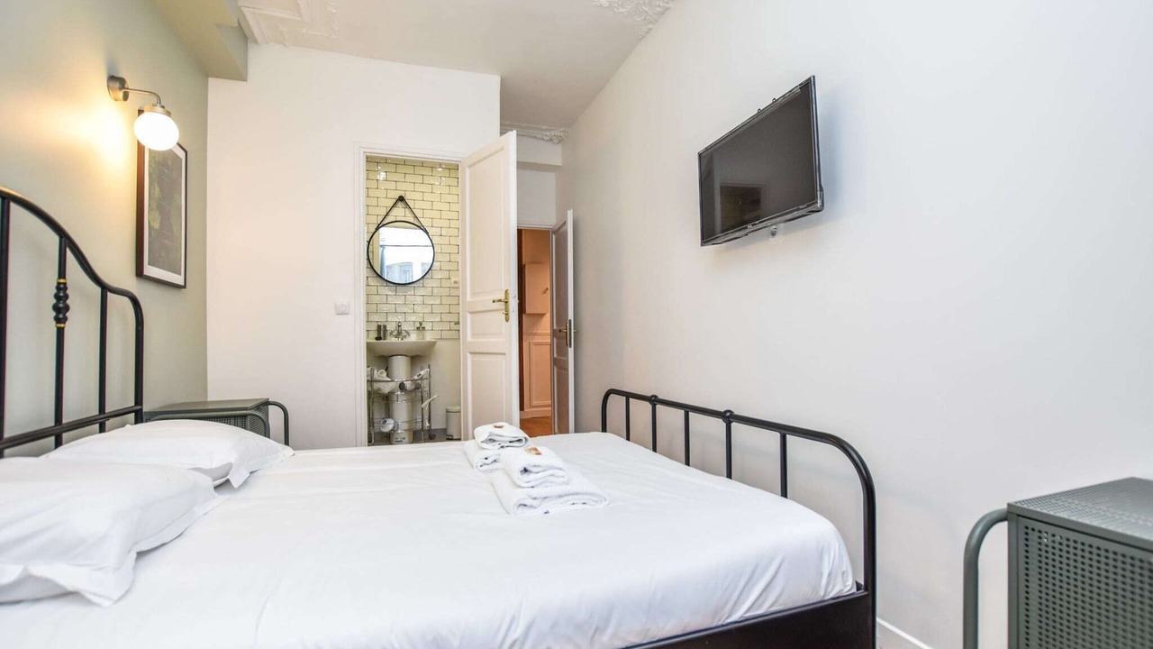Photo of Bedroom in 10th Arrondissement