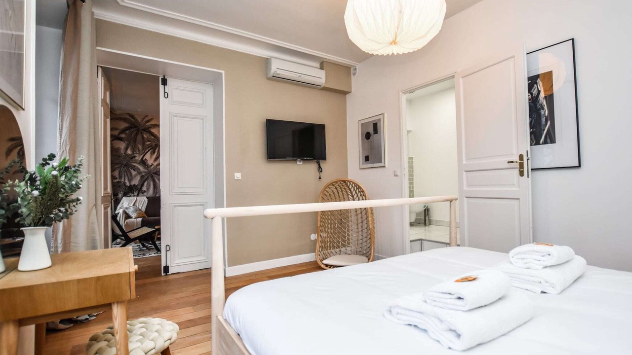 Photo of Bedroom in 10th Arrondissement