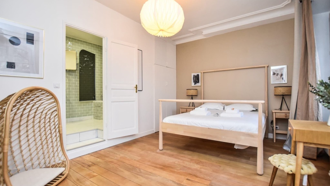 Photo of Bedroom in 10th Arrondissement