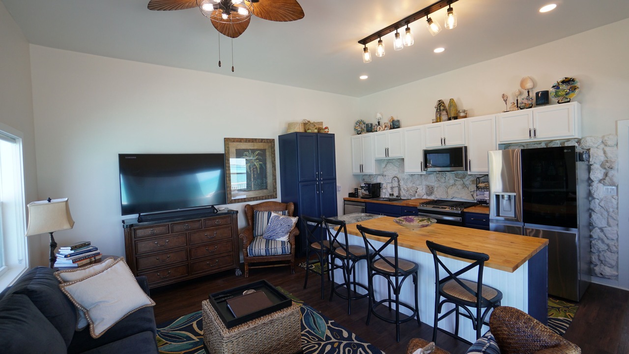 Photo of Livingroom in Staniel Cay