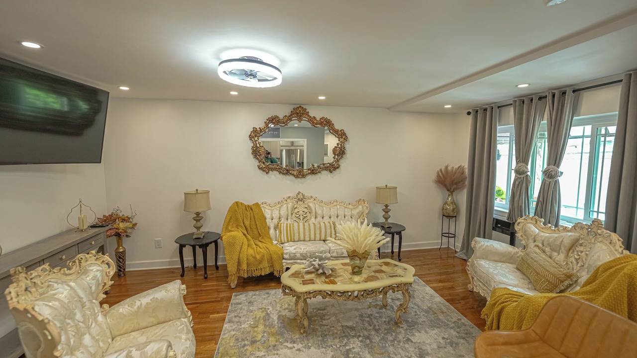 Photo of Livingroom in Canarsie