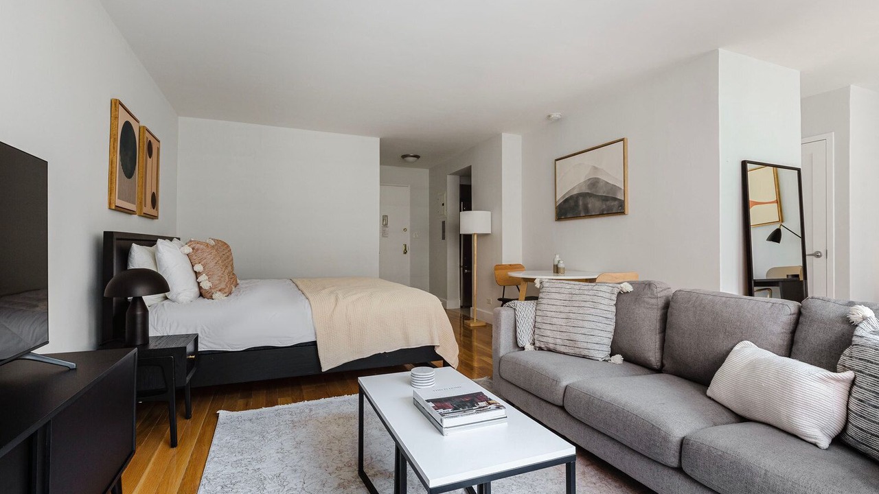 Photo of Bedroom in Midtown South