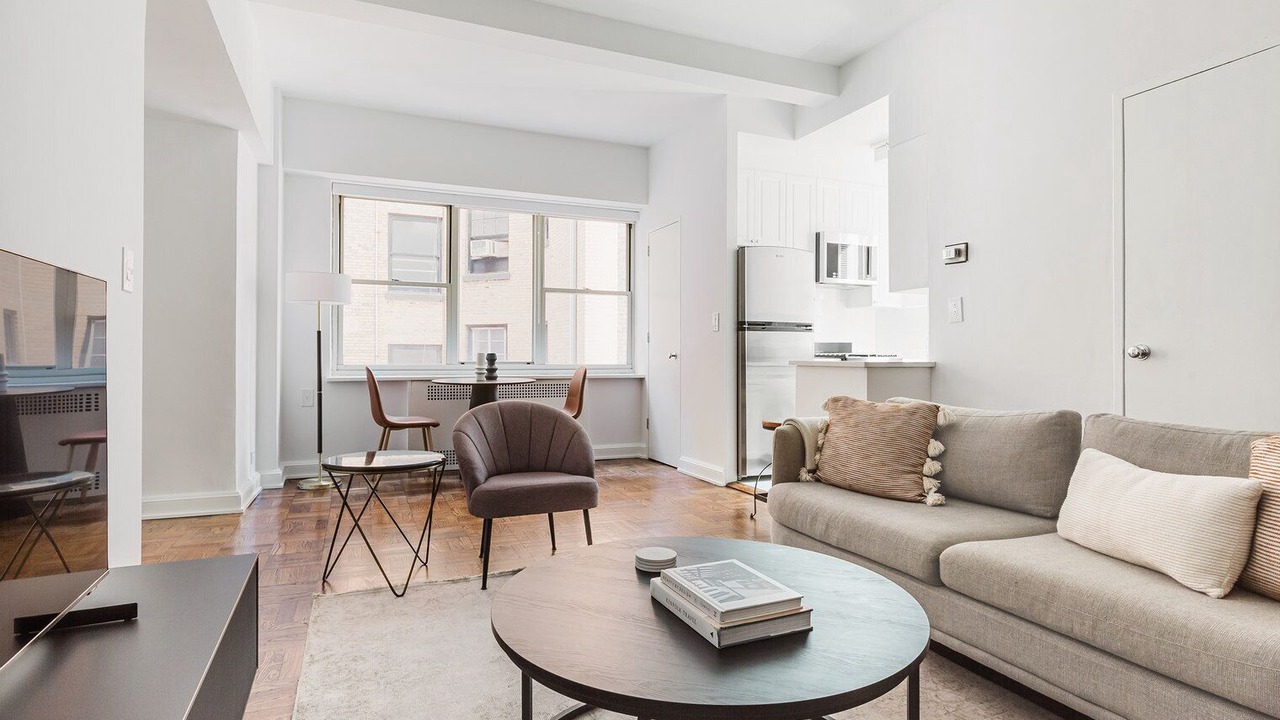 Photo of Livingroom in Sutton Place