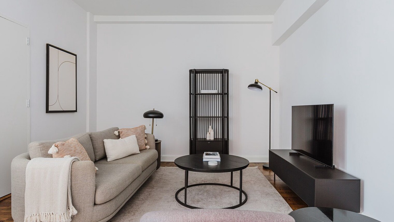 Photo of Livingroom in Sutton Place
