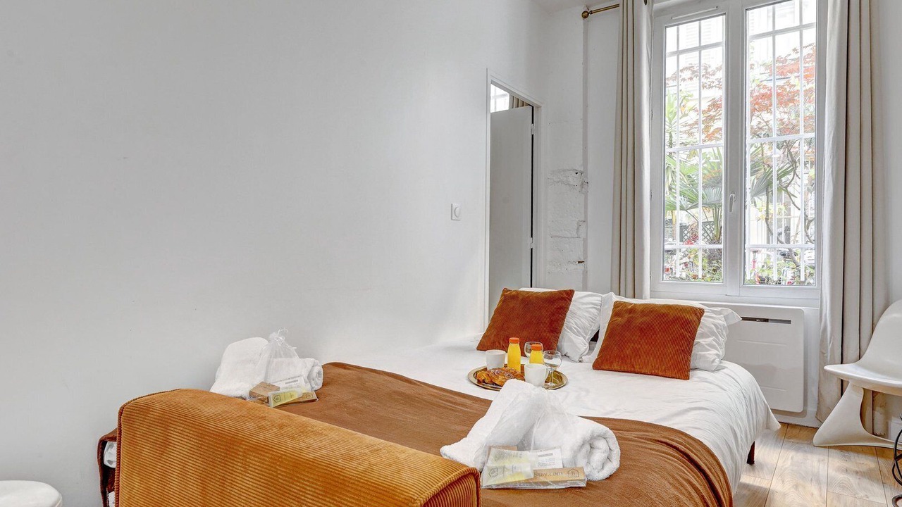 Photo of Bedroom in 10th Arrondissement