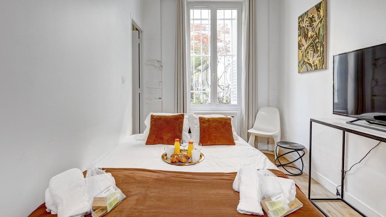 Photo of Bedroom in 10th Arrondissement