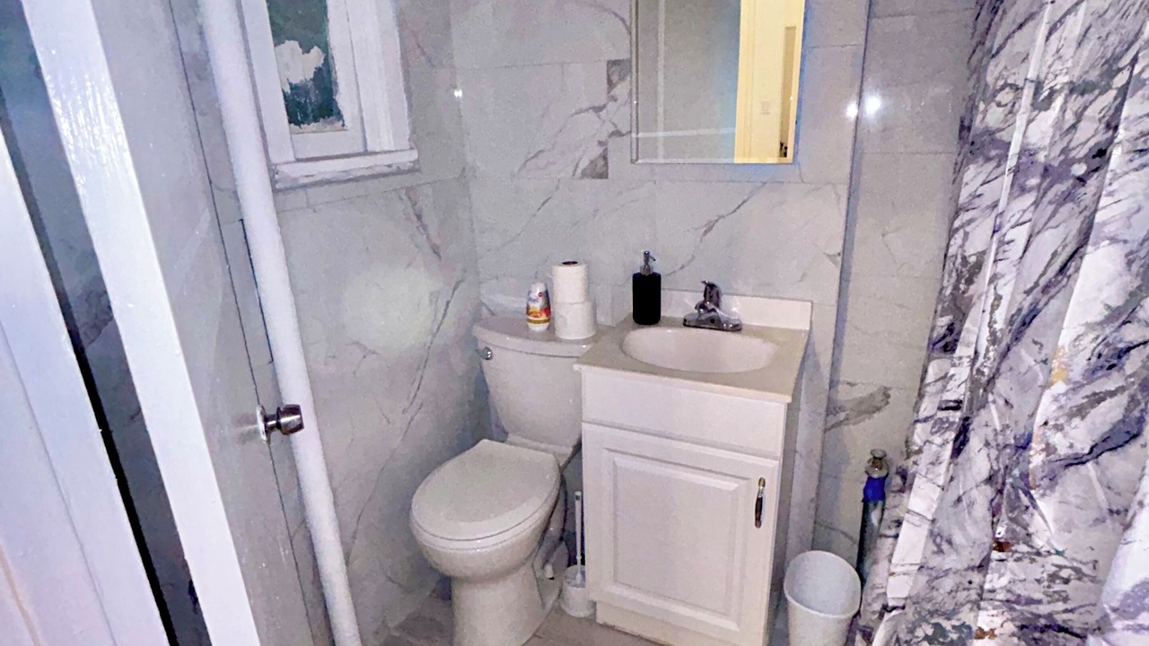 Photo of Bathroom in Bushwick