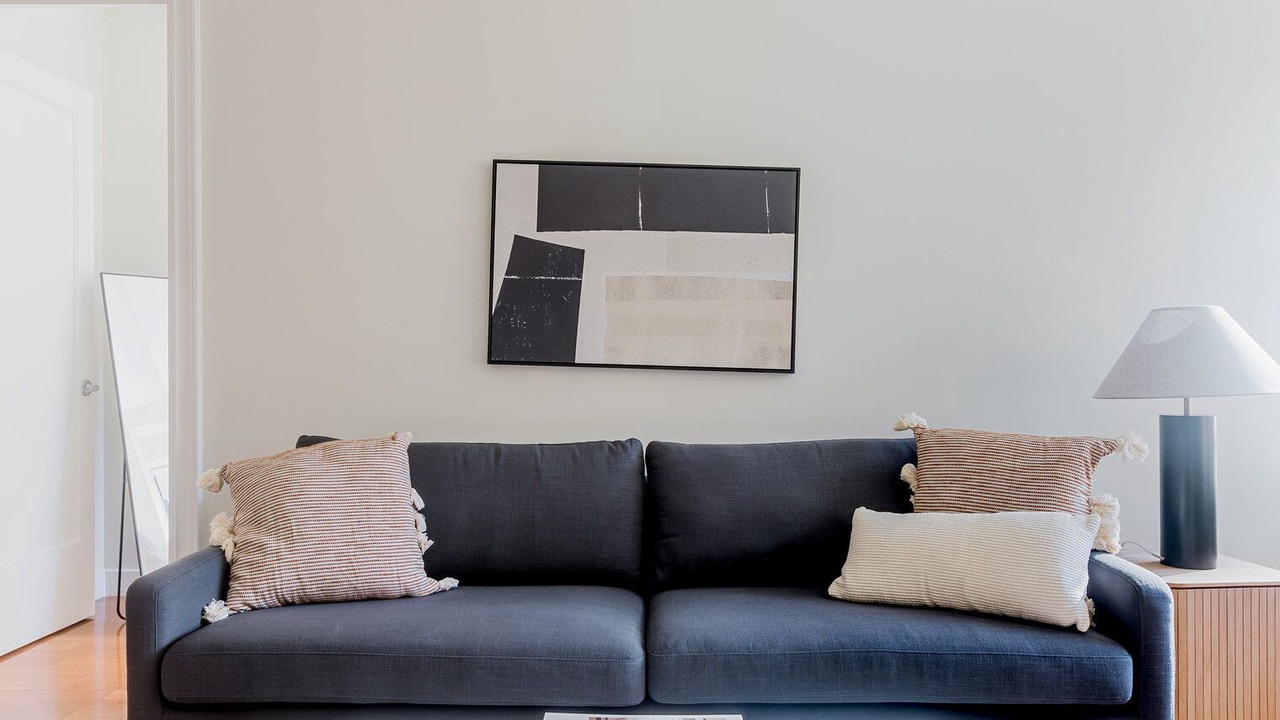 Photo of Livingroom in Sutton Place
