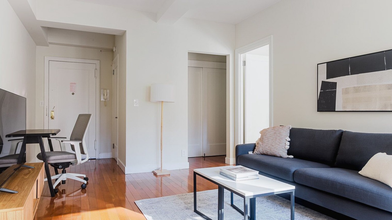 Photo of Livingroom in Sutton Place