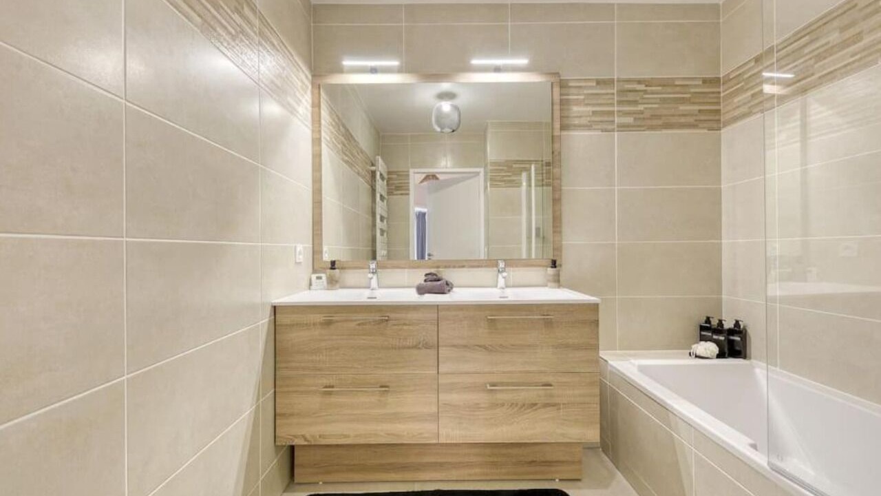 Photo of Bathroom in Le Plessis-Robinson