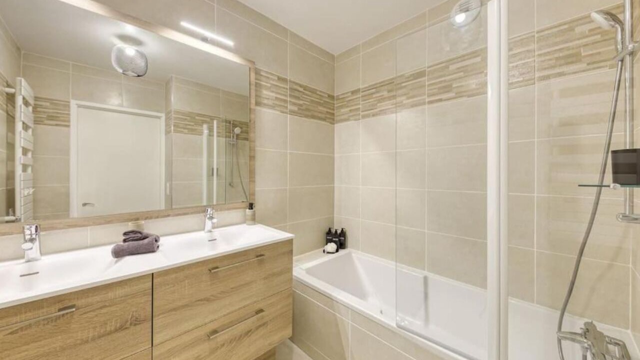 Photo of Bathroom in Le Plessis-Robinson