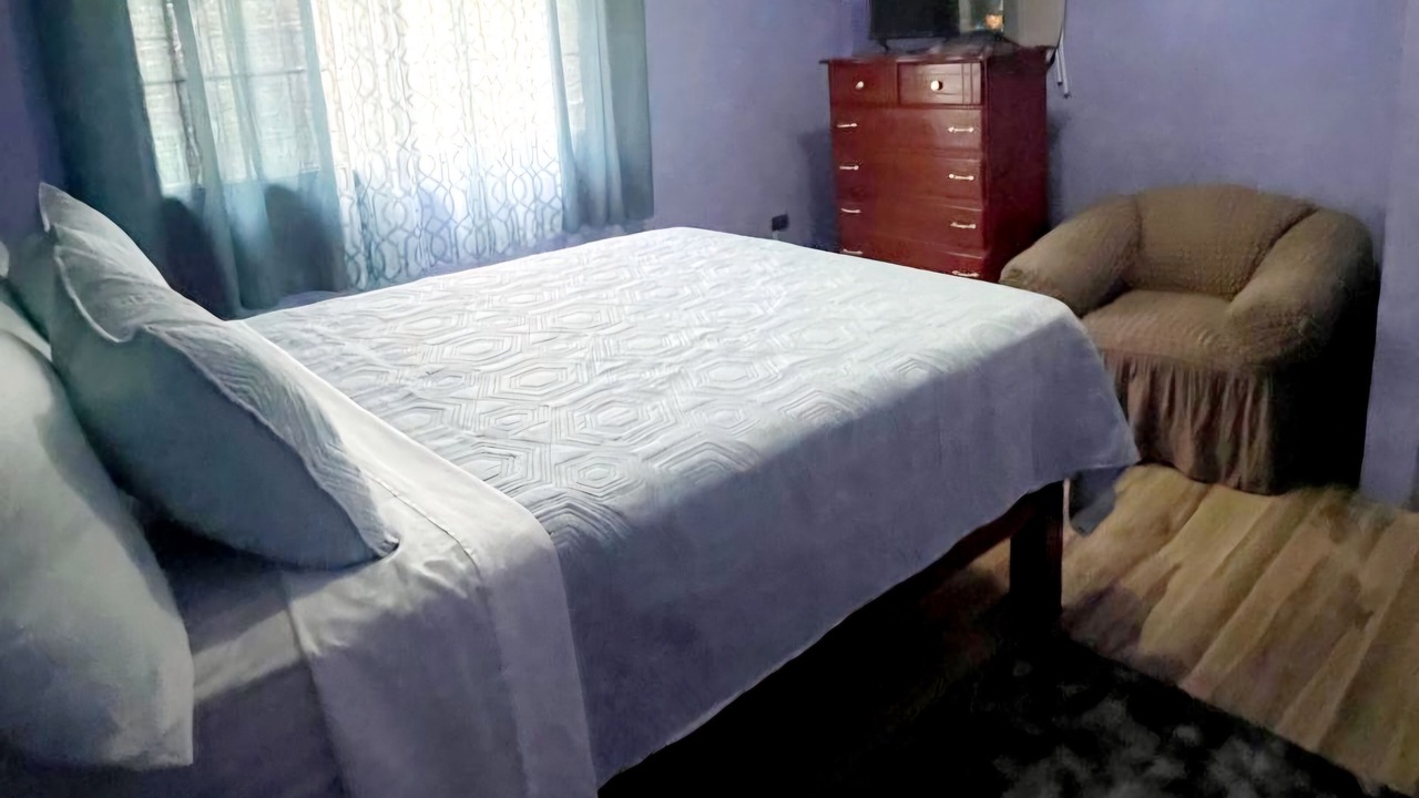 Photo of Bedroom in Spanish Town Zone