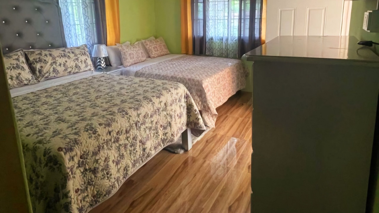 Photo of Bedroom in Spanish Town Zone