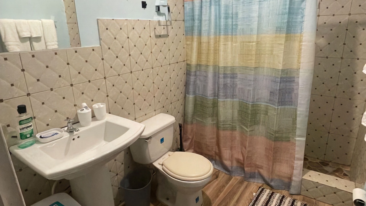 Photo of Bathroom in Spanish Town Zone