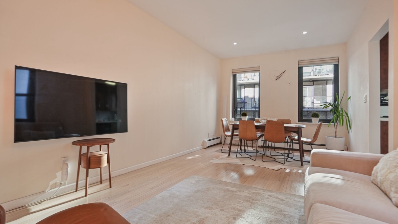 Photo of Livingroom in Midtown West