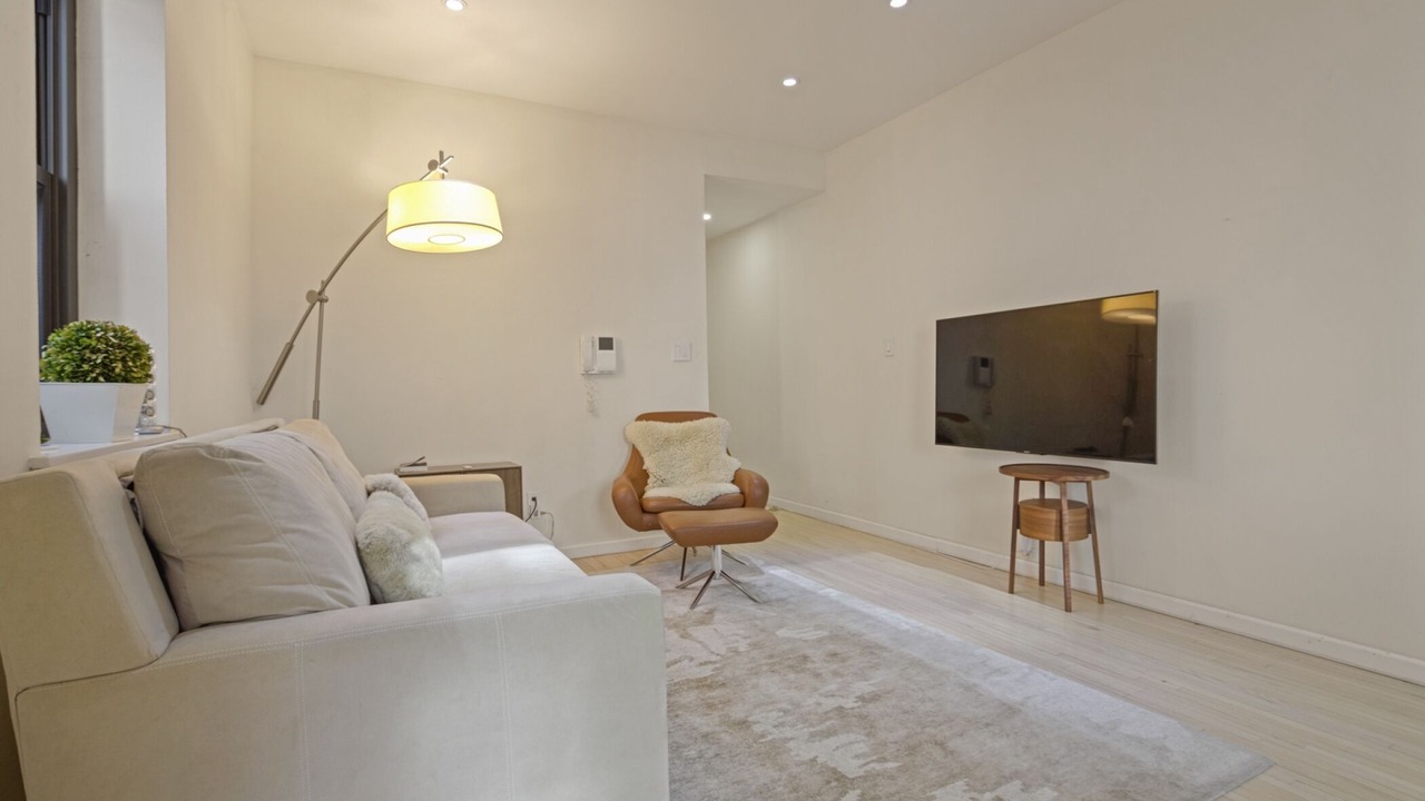 Photo of Livingroom in Midtown West