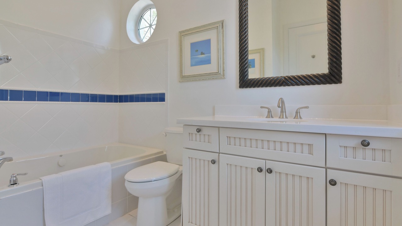 Photo of Bathroom in Rokers Point