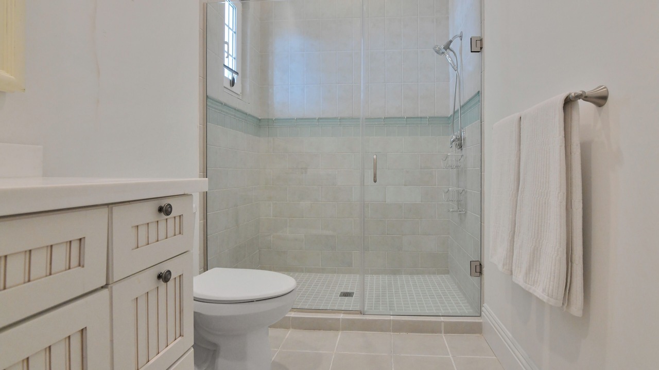 Photo of Bathroom in Rokers Point