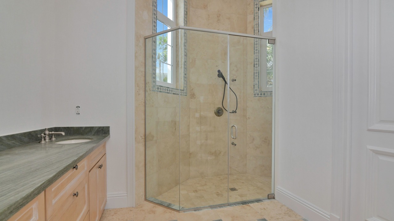 Photo of Bathroom in Rokers Point