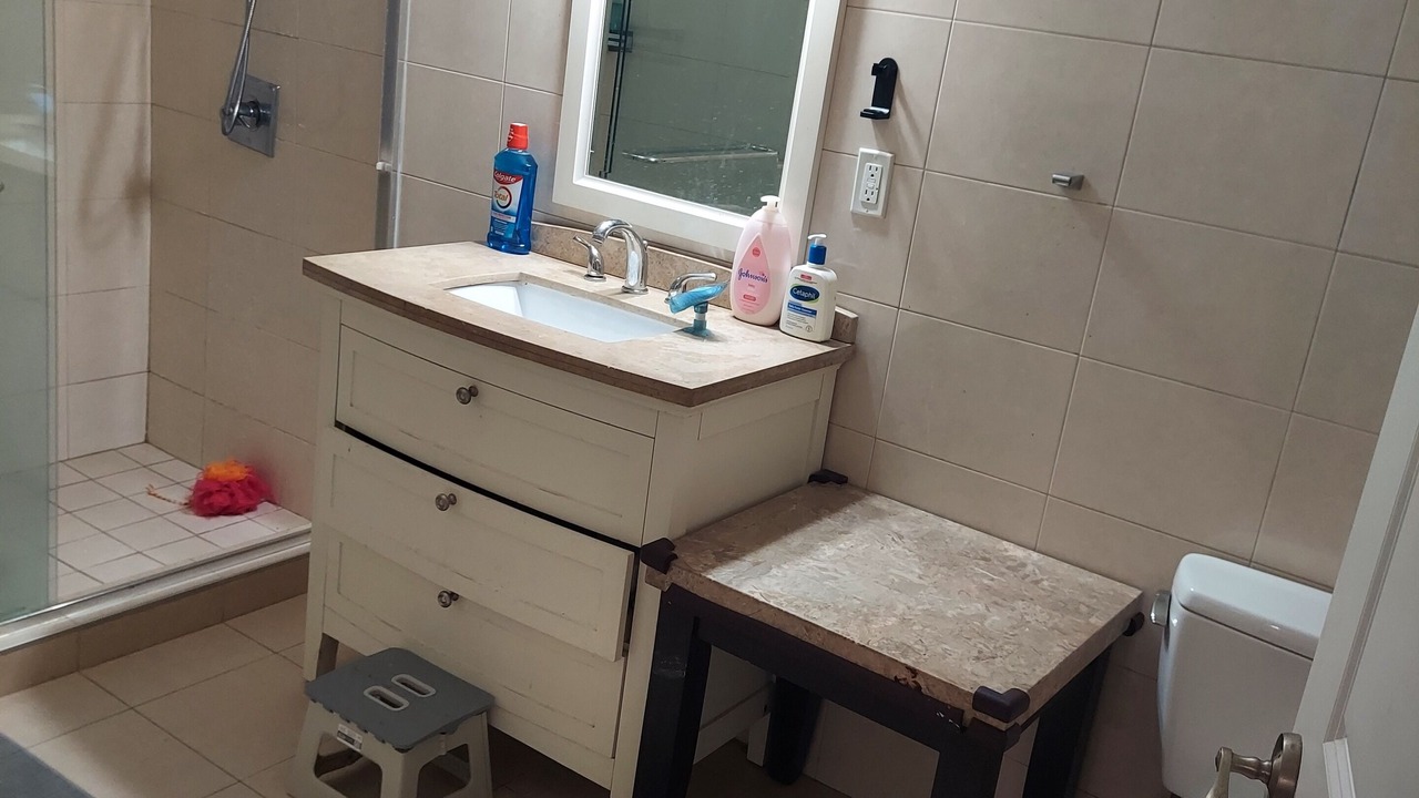 Photo of Bathroom in Midwood