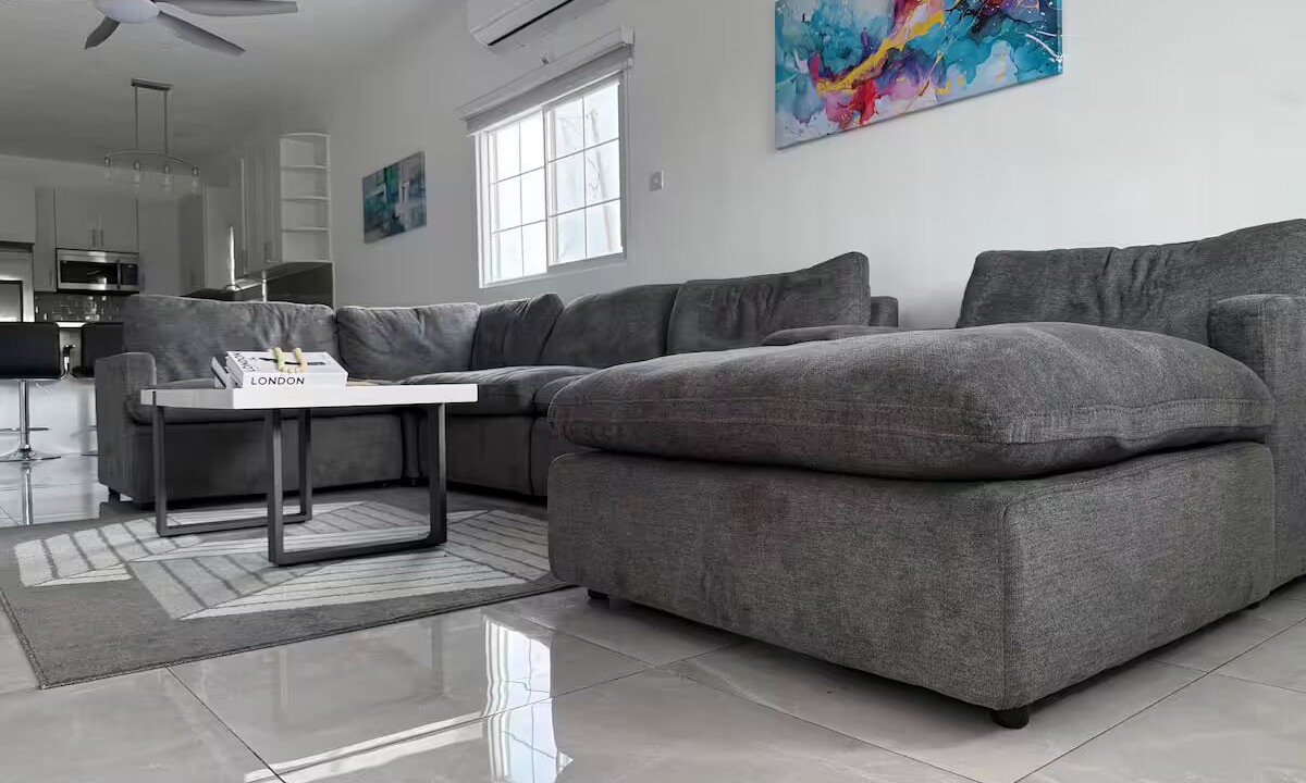 Photo of Livingroom in Caribbean Estates